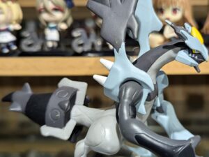 BLACK KYUREM TOMY