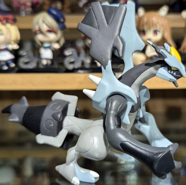 BLACK KYUREM TOMY