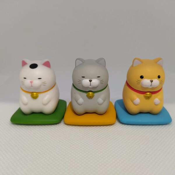 Gatos sentados